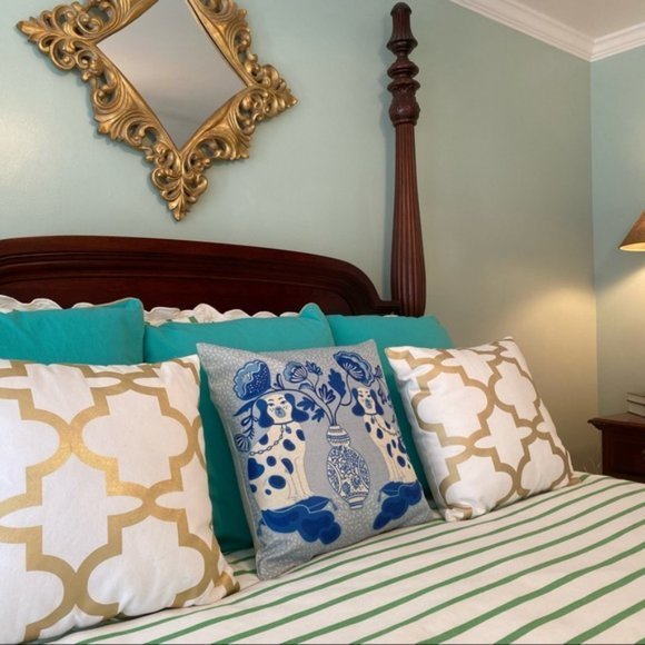 2 Staffordshire Dogs Pillow Covers in Pink or Blue Chinoiserie - Grandmillennial - Picture 7 of 16